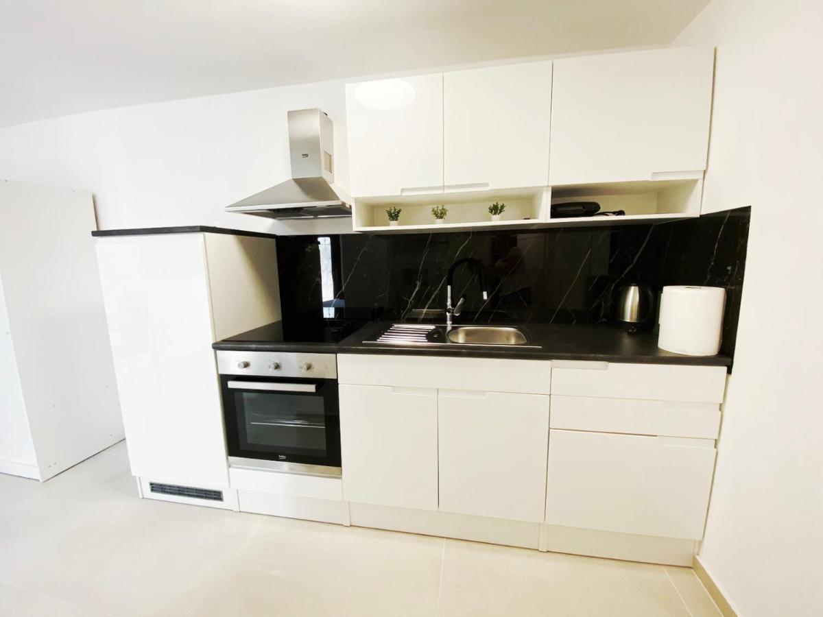 Paradiso Arx Apartment